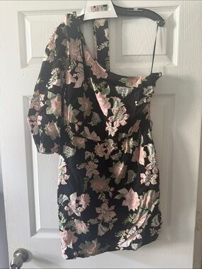 Who What Wear Black One-Shoulder Floral Mini Dress
